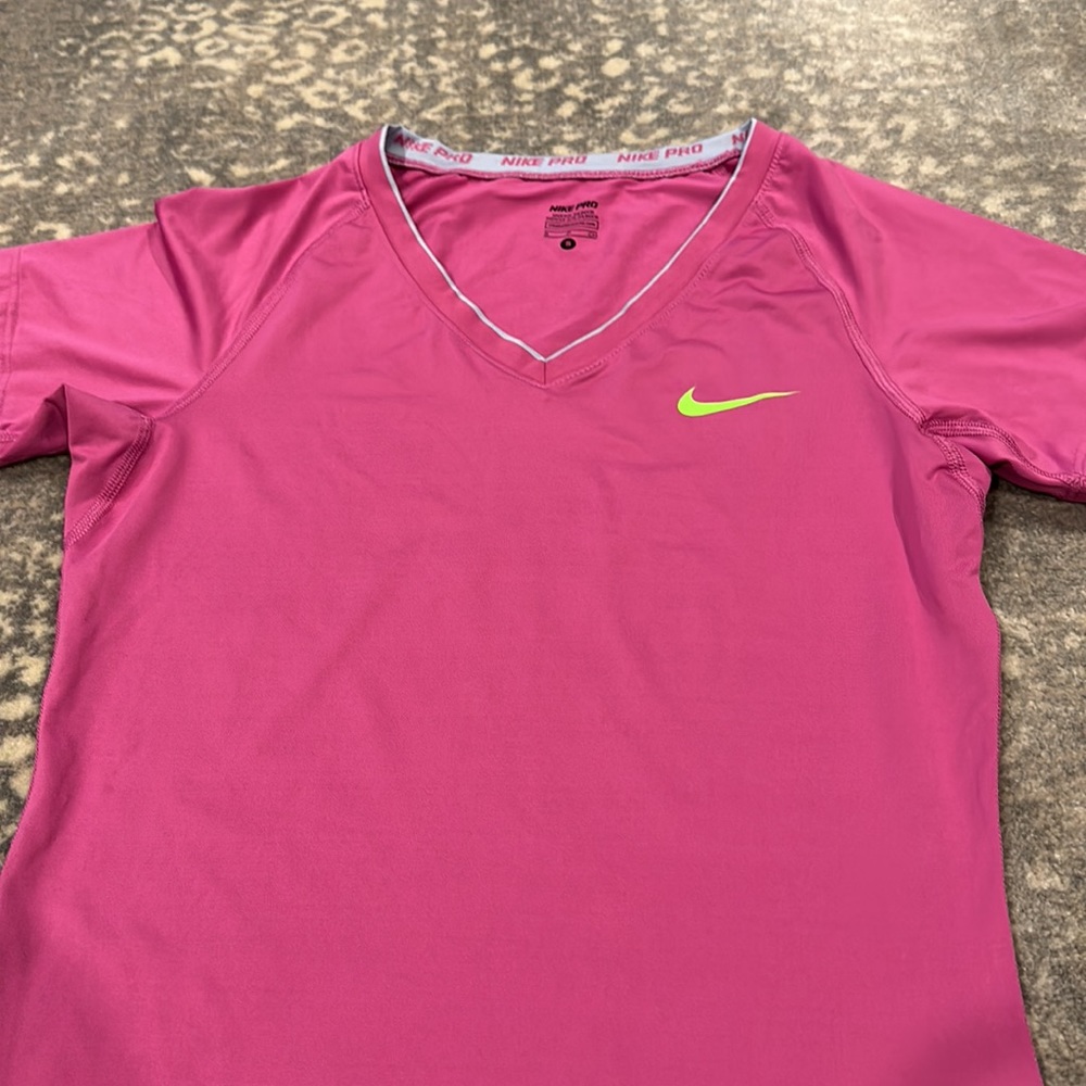NIKE PRO WOMANS ATHLETIC TOP